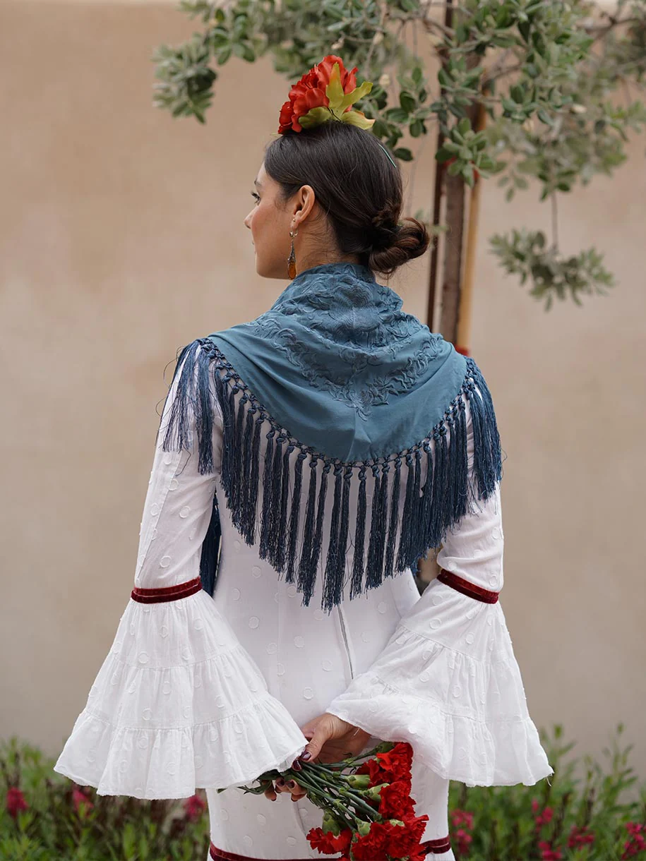 MANTONCILLO BORDADO AZUL - Image 3